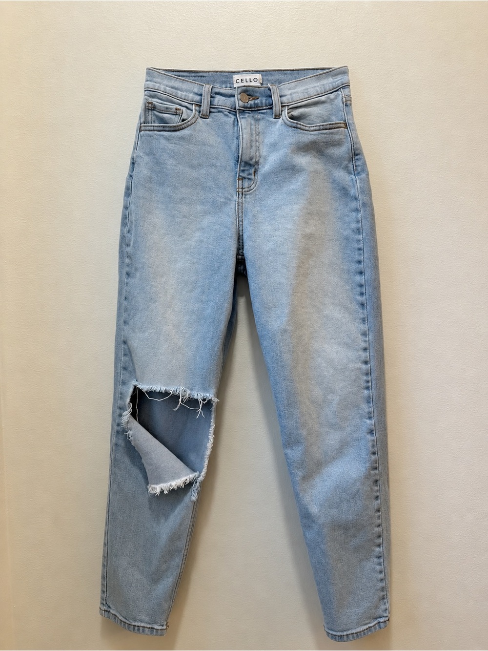 Cello Size 5 High Rise Light Wash Distressed Straight Leg Jeans Ripped Knee